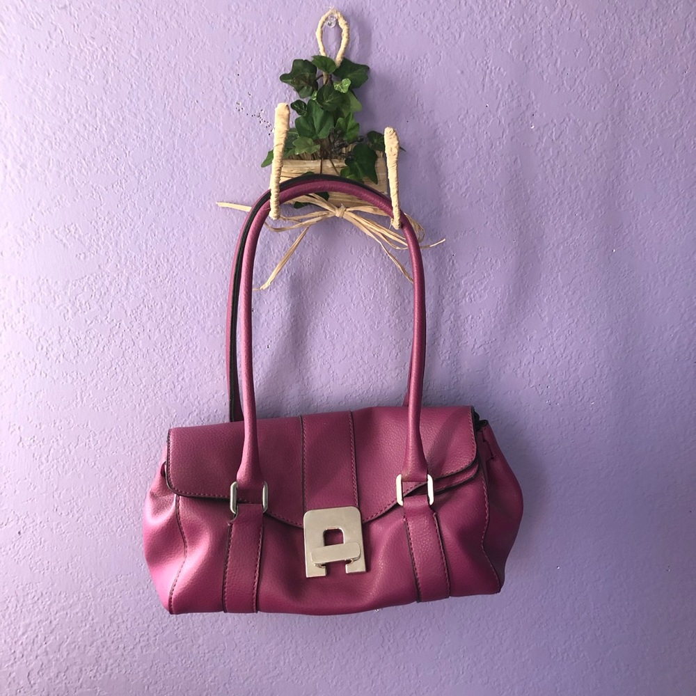 Cute Magenta Shoulder Bag with silver clasp